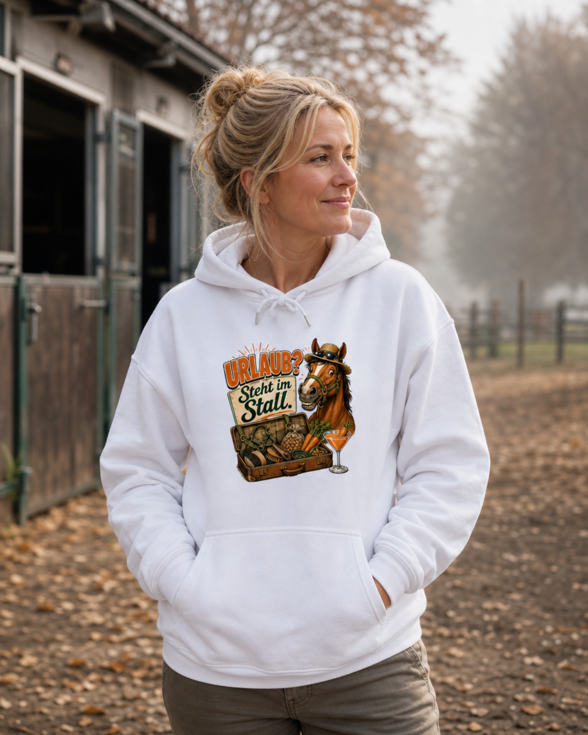URLAUB STEHT IM STALL Premium Hoodie